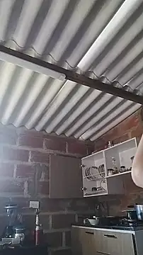 Snapshot of Moira-Hot chatting on 12/17/25, 04:35 Moira-Hot online show from 12/17/25, 04:35