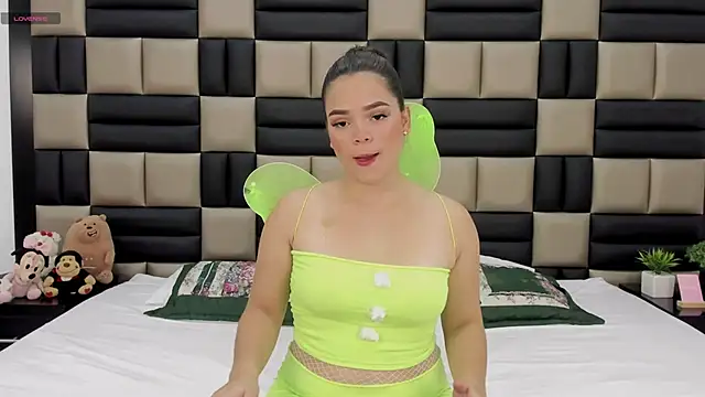 AlanaCusack online show from 11/01/25, 12:07