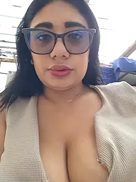 Snapshot of Monse--145 chatting on 09/20/25, 08:21 Monse--145 online show from 09/20/25, 08:21