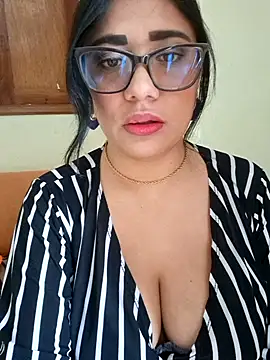 Snapshot of Monse--145 chatting on 10/02/25, 02:13 Monse--145 online show from 10/02/25, 02:13