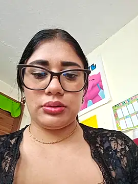 Snapshot of Monse--145 chatting on 10/13/25, 01:22 Monse--145 online show from 10/13/25, 01:22