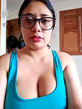 Snapshot of Monse--145 chatting on 10/18/25, 12:39 Monse--145 online show from 10/18/25, 12:39