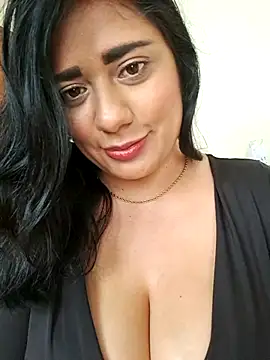 Snapshot of Monse--145 chatting on 10/29/25, 02:19 Monse--145 online show from 10/29/25, 02:19