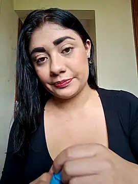 Snapshot of Monse--145 chatting on 11/04/25, 02:27 Monse--145 online show from 11/04/25, 02:27