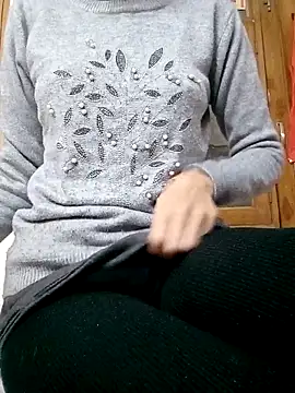 Snapshot of miss_raavy chatting on 12/18/25, 04:02 miss raavy online show from 12/18/25, 04:02