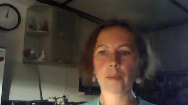 Snapshot of Loxiva chatting on 10/31/25, 03:57 Loxiva online show from 10/31/25, 03:57