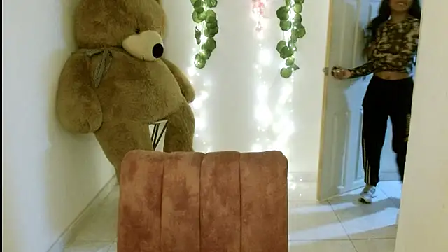 EIVIY1609 online show from 10/03/25, 01:52