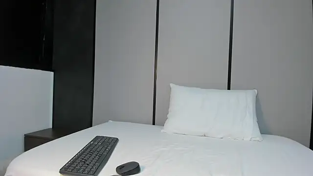 allie bruce online show from 10/30/25, 02:51