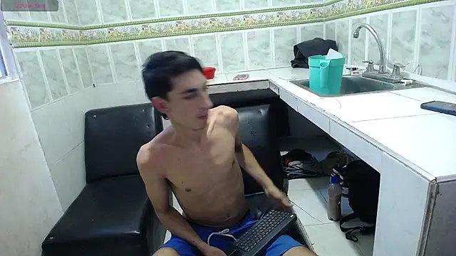 Snapshot of Golosa_hard_sex chatting on 11/01/25, 10:01 Golosa hard sex online show from 11/01/25, 10:01