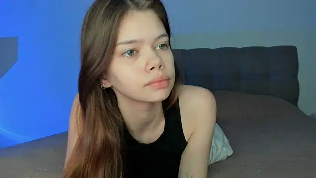 Snapshot of Milimeowww chatting on 12/02/25, 09:21 Milimeowww online show from 12/02/25, 09:21