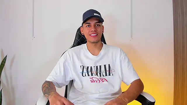 Nickyblazze  online show from 09/15/25, 04:29