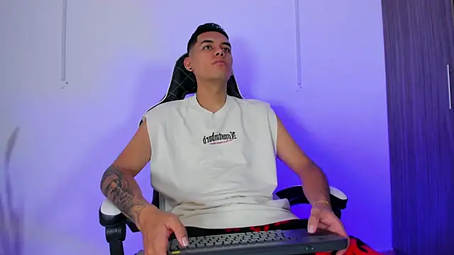 Nickyblazze  online show from 09/16/25, 02:07