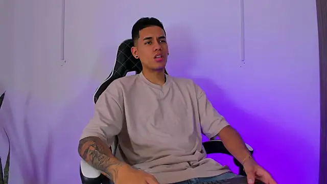 Nickyblazze  online show from 09/19/25, 02:07