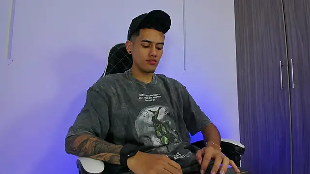 Nickyblazze  online show from 09/20/25, 01:34