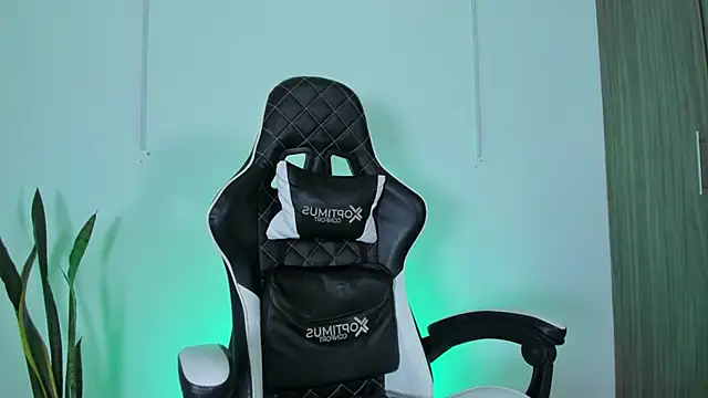 Nickyblazze  online show from 10/06/25, 11:51