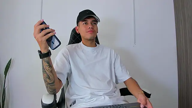 Nickyblazze  online show from 10/09/25, 03:21