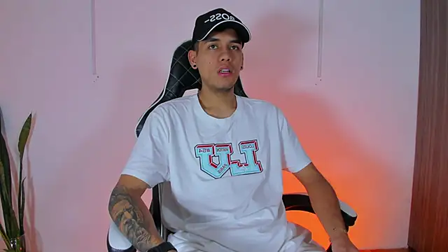 Nickyblazze  online show from 10/10/25, 12:04