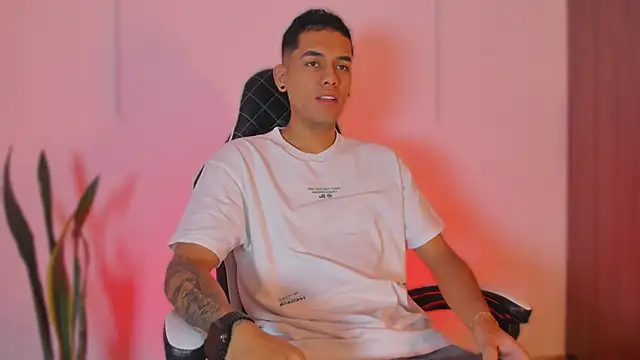 Nickyblazze  online show from 10/17/25, 01:25