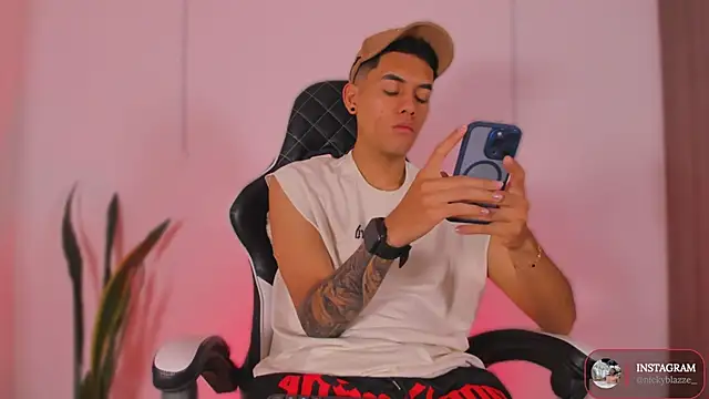 Nickyblazze  online show from 10/25/25, 12:34