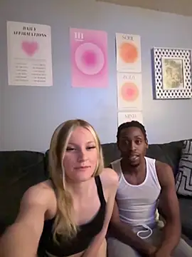 xoxooloveee online show from 09/19/25, 04:25