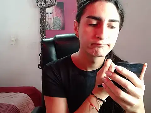 lola diez online show from 10/07/25, 06:16