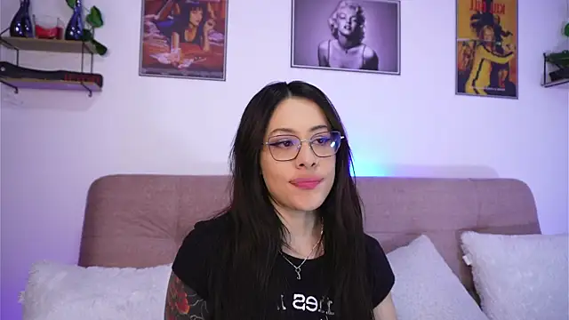 Snapshot of SophiieCumsx chatting on 11/06/25, 12:06 SophiieCumsx online show from 11/06/25, 12:06