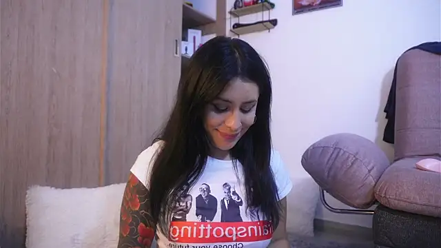 Snapshot of SophiieCumsx chatting on 12/18/25, 08:48 SophiieCumsx online show from 12/18/25, 08:48