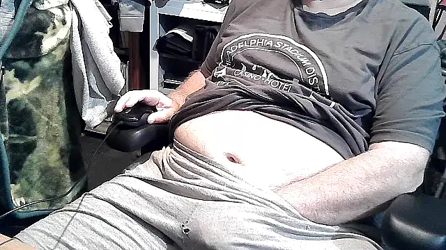 Snapshot of georgew62 chatting on 10/08/25, 05:05 georgew62 online show from 10/08/25, 05:05