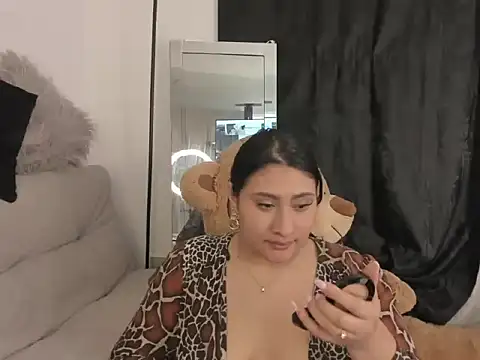 Snapshot of Elyross1_ chatting on 10/22/25, 11:37 Elyross1  online show from 10/22/25, 11:37