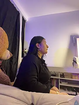 Snapshot of Elyross1_ chatting on 10/24/25, 11:23 Elyross1  online show from 10/24/25, 11:23