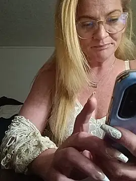 Goldenndoll online show from 05/31/26, 09:49