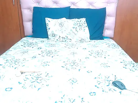 Snapshot of Ruestollar chatting on 10/29/25, 04:20 Ruestollar online show from 10/29/25, 04:20