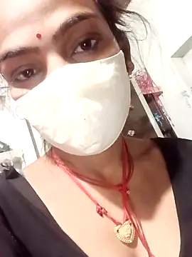 Snapshot of Sharmili_xx chatting on 10/18/25, 11:05 Sharmili xx online show from 10/18/25, 11:05