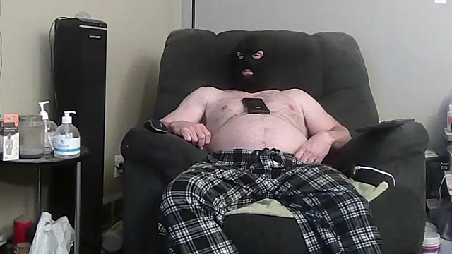 Snapshot of bigman1947 chatting on 12/02/25, 01:44 bigman1947 online show from 12/02/25, 01:44