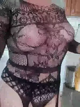 Snapshot of MiriandZacki chatting on 11/18/25, 11:47 MiriandZacki online show from 11/18/25, 11:47