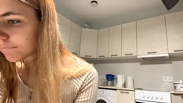 Snapshot of Denni_Spilber chatting on 10/10/25, 05:56 Denni Spilber online show from 10/10/25, 05:56