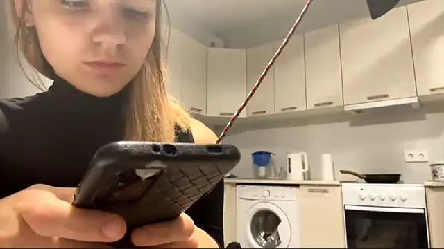 Snapshot of Denni_Spilber chatting on 10/18/25, 03:35 Denni Spilber online show from 10/18/25, 03:35