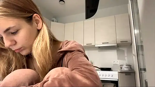 Snapshot of Denni_Spilber chatting on 10/19/25, 03:23 Denni Spilber online show from 10/19/25, 03:23