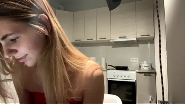 Snapshot of Denni_Spilber chatting on 10/24/25, 05:20 Denni Spilber online show from 10/24/25, 05:20