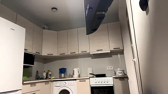 Snapshot of Denni_Spilber chatting on 10/27/25, 04:11 Denni Spilber online show from 10/27/25, 04:11