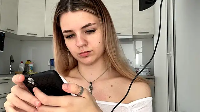 Snapshot of Denni_Spilber chatting on 10/31/25, 07:09 Denni Spilber online show from 10/31/25, 07:09