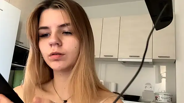 Snapshot of Denni_Spilber chatting on 11/01/25, 12:40 Denni Spilber online show from 11/01/25, 12:40