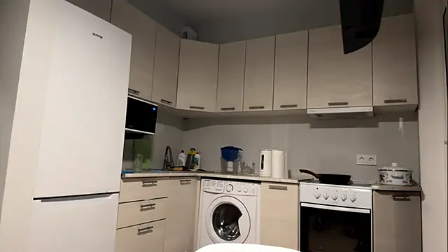 Snapshot of Denni_Spilber chatting on 11/02/25, 03:25 Denni Spilber online show from 11/02/25, 03:25