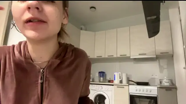 Snapshot of Denni_Spilber chatting on 11/04/25, 03:33 Denni Spilber online show from 11/04/25, 03:33