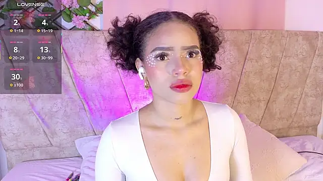 LaraGiil online show from 11/05/25, 12:38