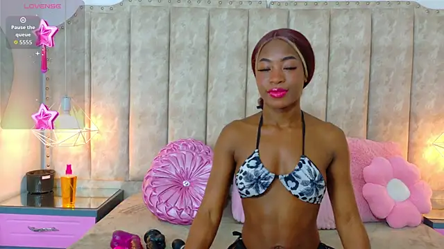 Snapshot of MadissonBonny_ chatting on 10/02/25, 08:27 MadissonBonny  online show from 10/02/25, 08:27