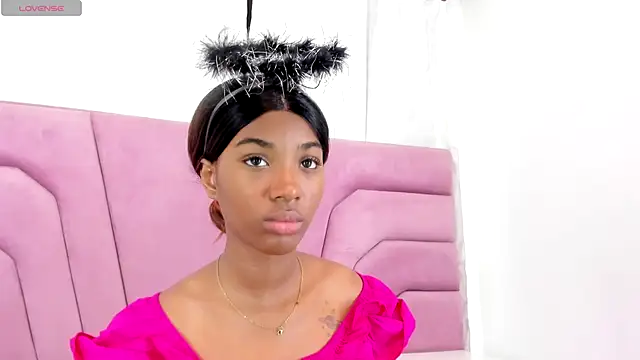 Snapshot of MarianRosse chatting on 10/18/25, 07:36 MarianRosse online show from 10/18/25, 07:36