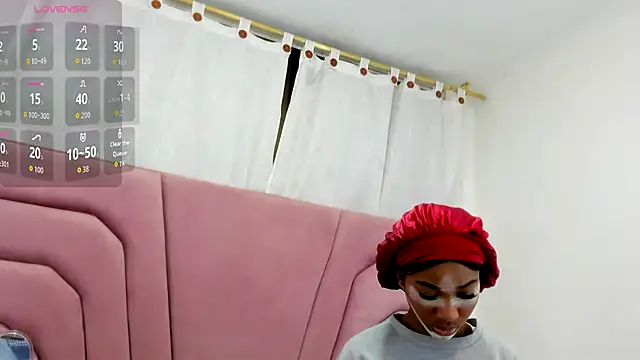Snapshot of MarianRosse chatting on 10/27/25, 07:29 MarianRosse online show from 10/27/25, 07:29