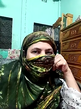 Snapshot of Bonni-20 chatting on 10/29/25, 10:50 Bonni-20 online show from 10/29/25, 10:50