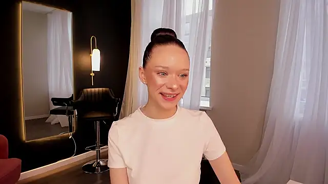 Snapshot of daily_glam chatting on 10/14/25, 12:17 daily glam online show from 10/14/25, 12:17